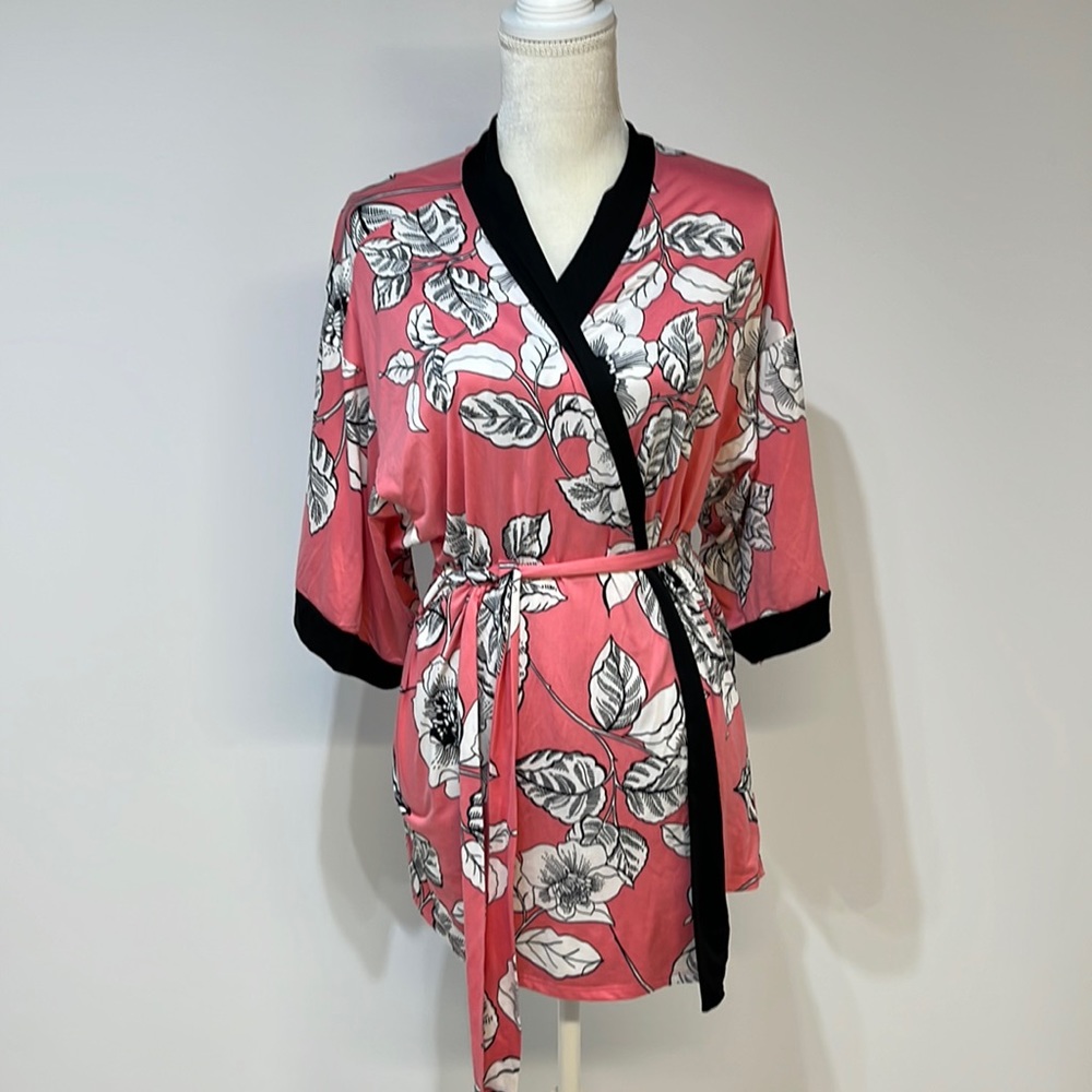Secret Treasures Robe Sz L Pink Black Sleepwear Floral Belt Kimono